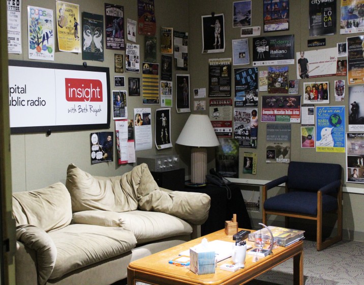 The Green Room was a place to relax for visiting guests who were to go on air.
